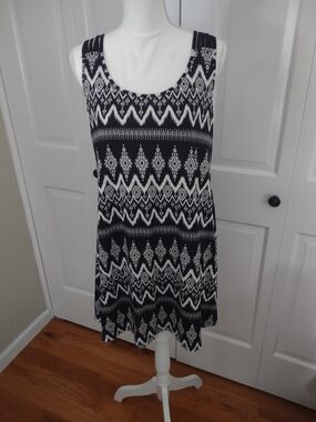 Sleeveless Black and White Tribal Print Dress